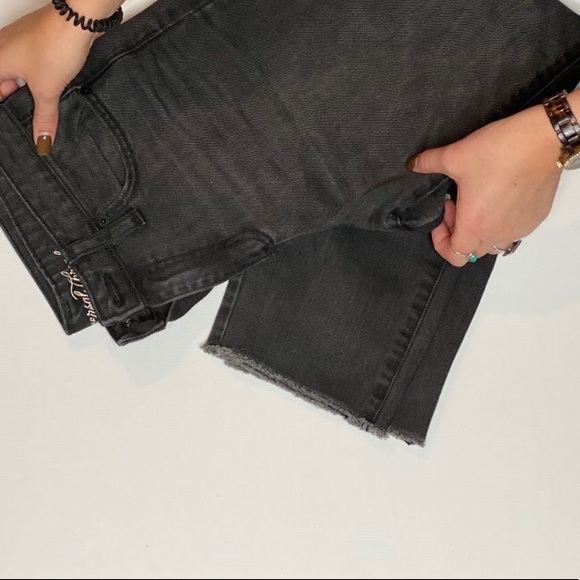 Universal Threads faded black frayed denim - Picture 3 of 3